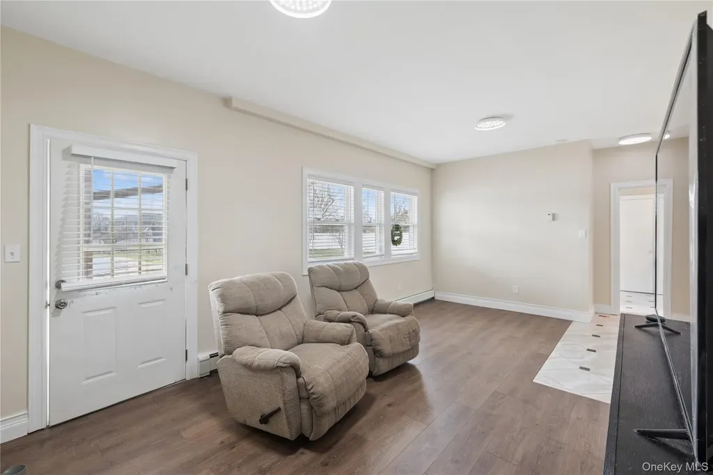 40 Scholar Lane Commack NY 11725