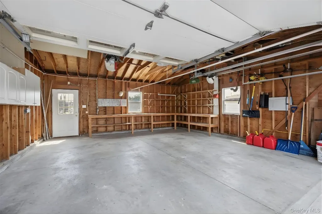40 Scholar Lane Commack NY 11725