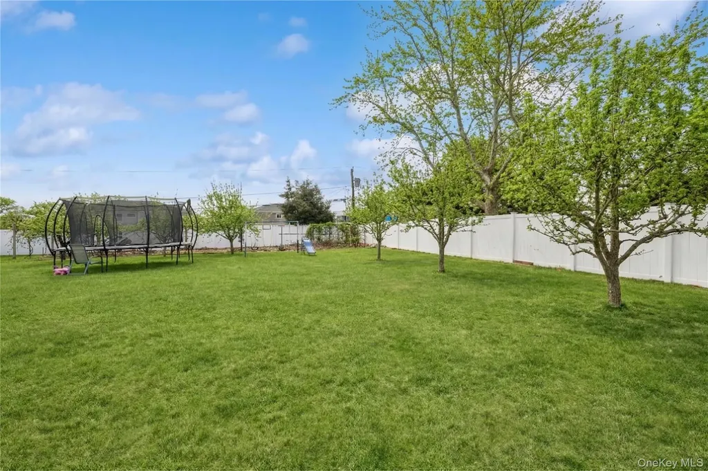 40 Scholar Lane Commack NY 11725