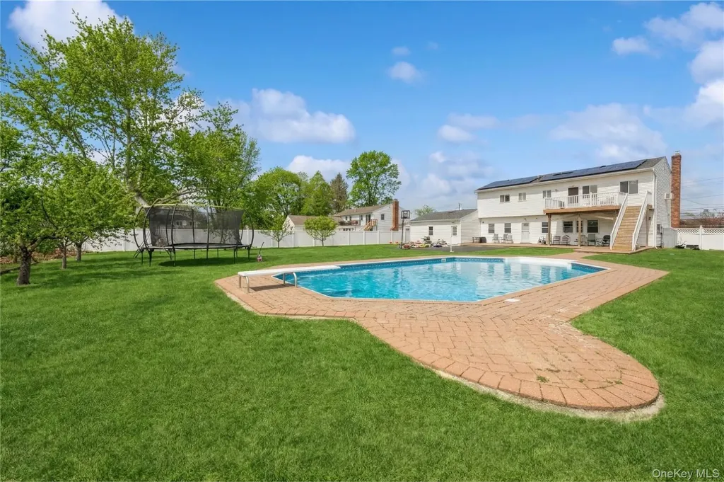 40 Scholar Lane Commack NY 11725