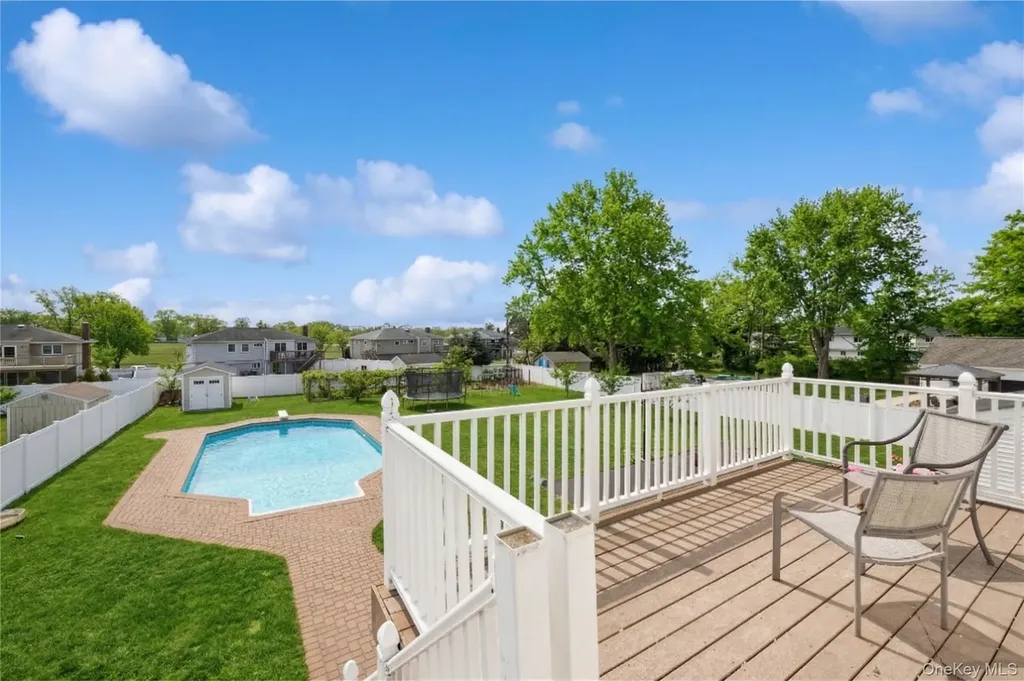40 Scholar Lane Commack NY 11725