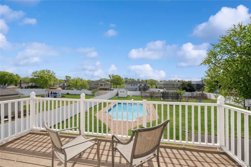 40 Scholar Lane Commack NY 11725