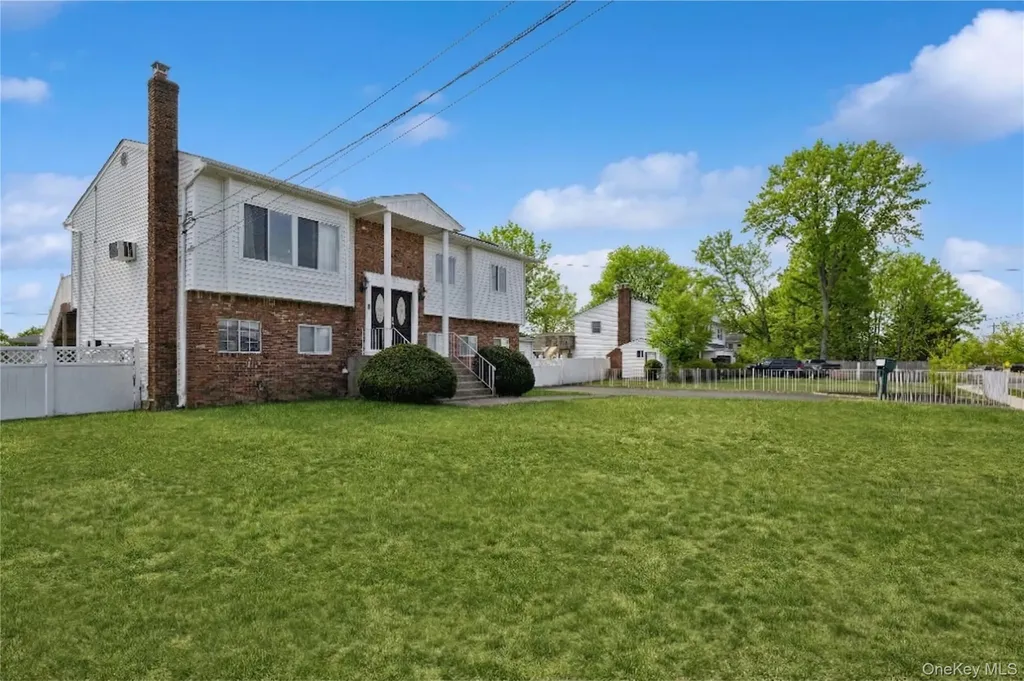 40 Scholar Lane Commack NY 11725