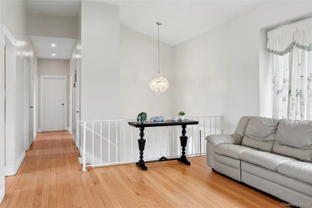 40 Scholar Lane Commack NY 11725