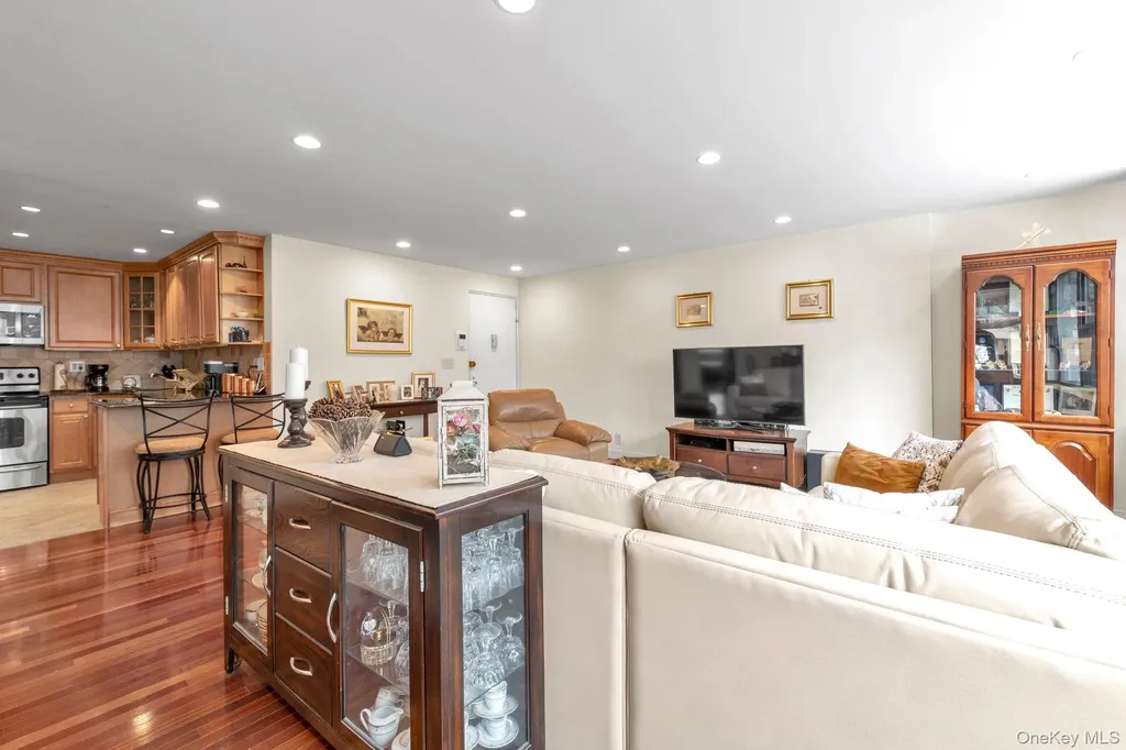 162-11 9th Avenue Beechhurst NY 11357