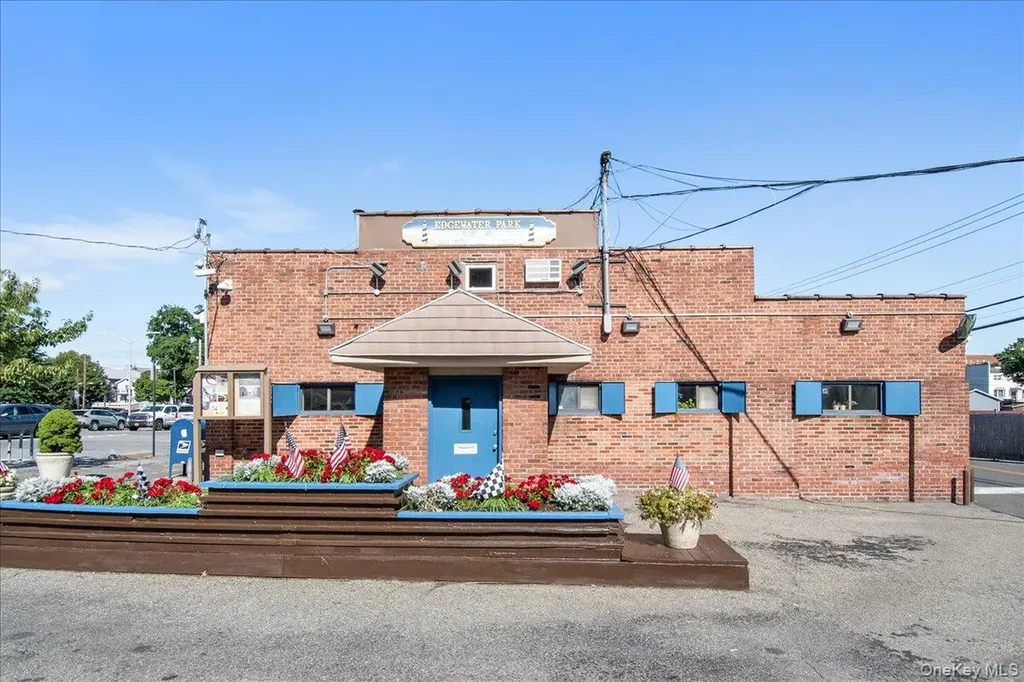22B Edgewater Park Bronx NY 10465