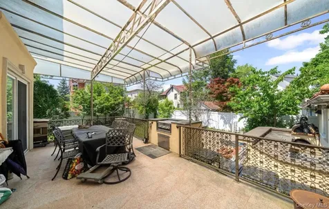 16015 13th Avenue Whitestone NY 11357