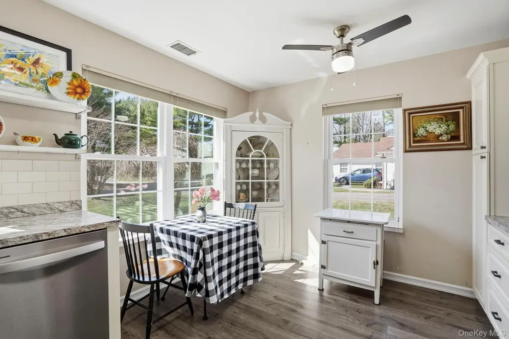 11 Chipmunk Trail Coram NY 11727