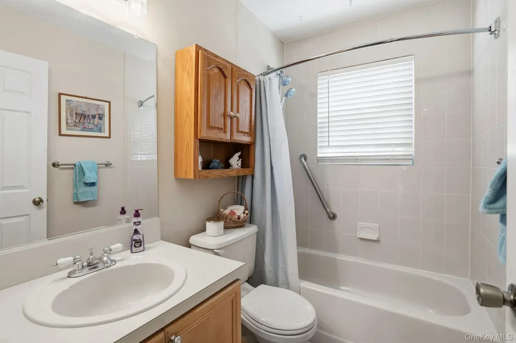 11 Chipmunk Trail Coram NY 11727