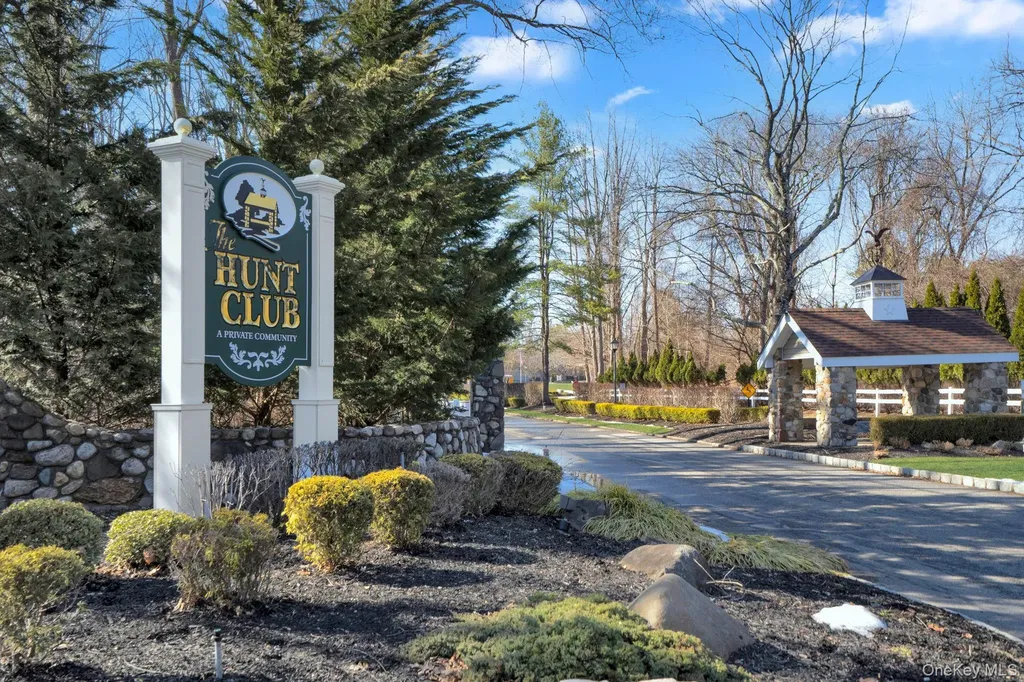 11 Chipmunk Trail Coram NY 11727