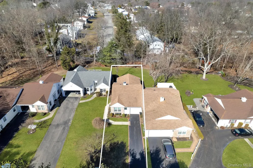 11 Chipmunk Trail Coram NY 11727