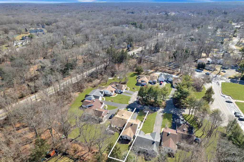 11 Chipmunk Trail Coram NY 11727