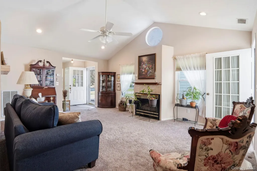 11 Chipmunk Trail Coram NY 11727