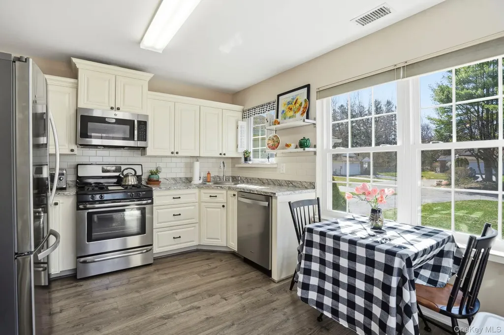 11 Chipmunk Trail Coram NY 11727