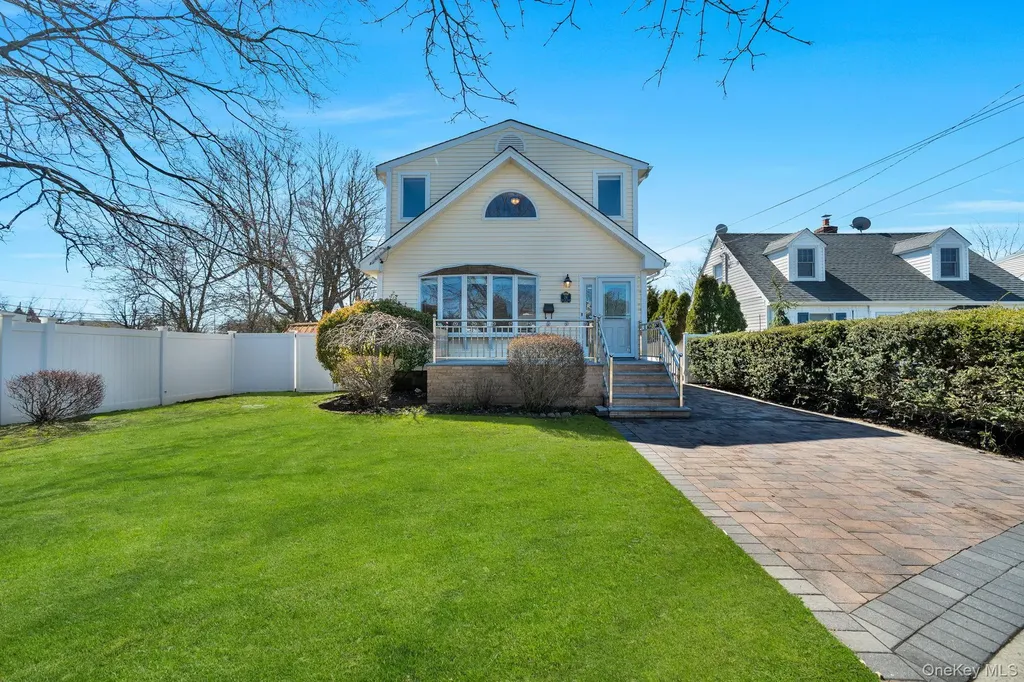 76 Balcom Road Farmingdale NY 11735