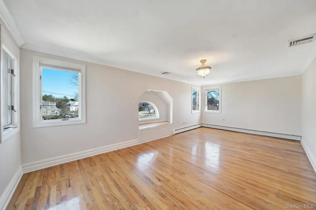 76 Balcom Road Farmingdale NY 11735