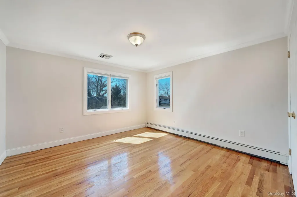 76 Balcom Road Farmingdale NY 11735