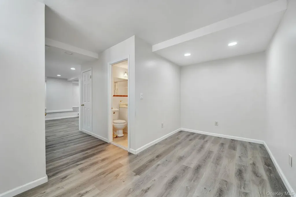76 Balcom Road Farmingdale NY 11735