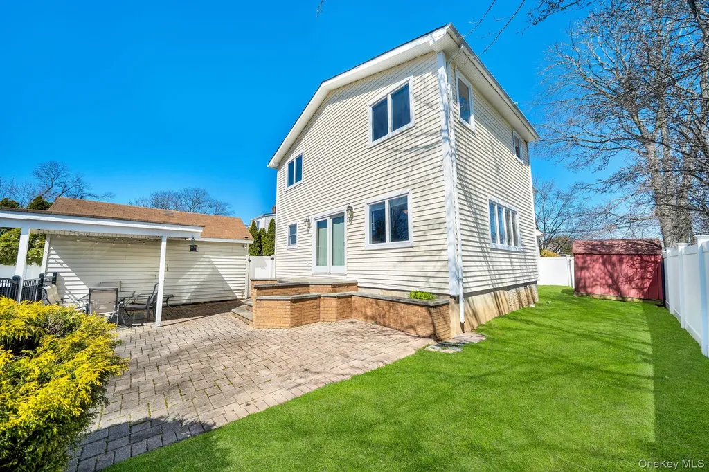 76 Balcom Road Farmingdale NY 11735