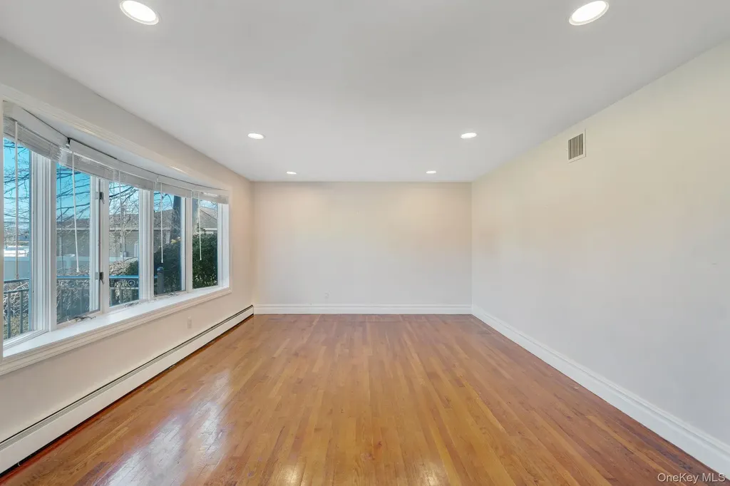 76 Balcom Road Farmingdale NY 11735