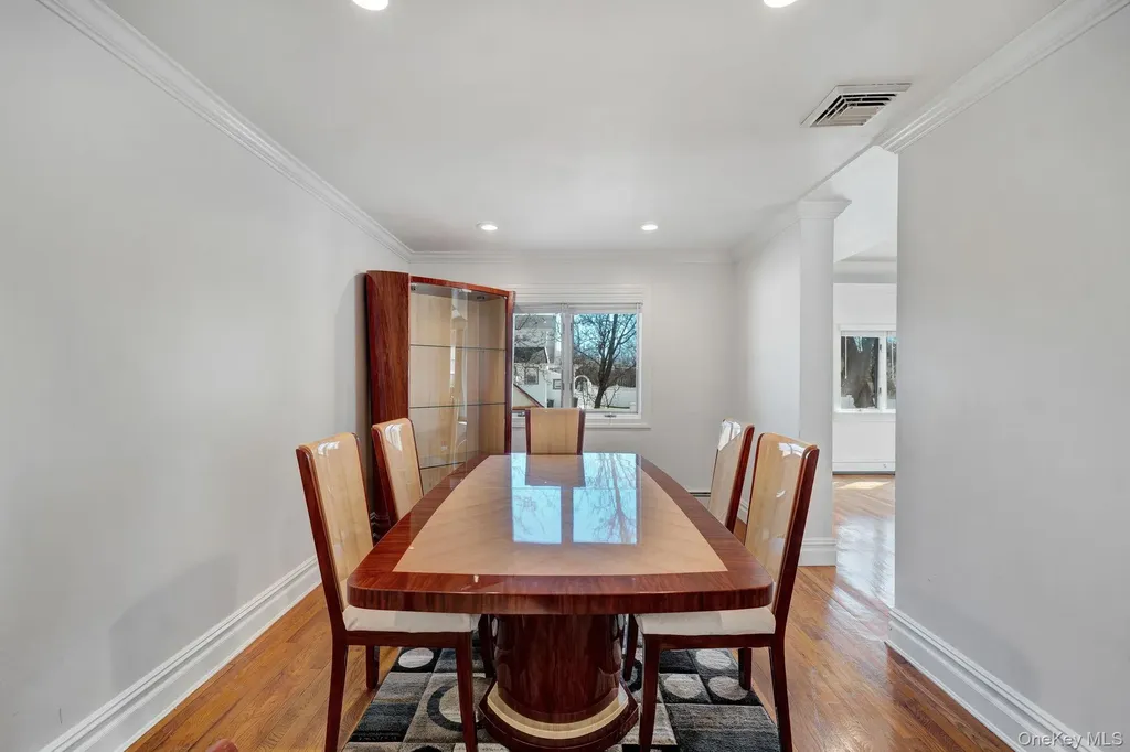 76 Balcom Road Farmingdale NY 11735