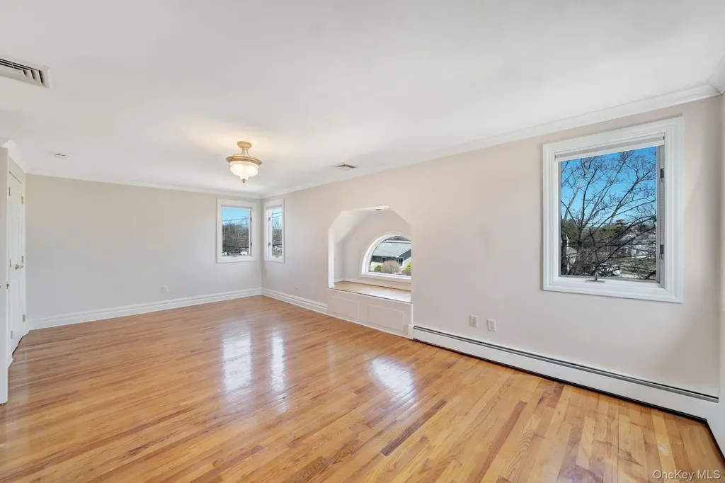 76 Balcom Road Farmingdale NY 11735