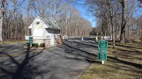 202 Gothic Circle Manorville NY 11949