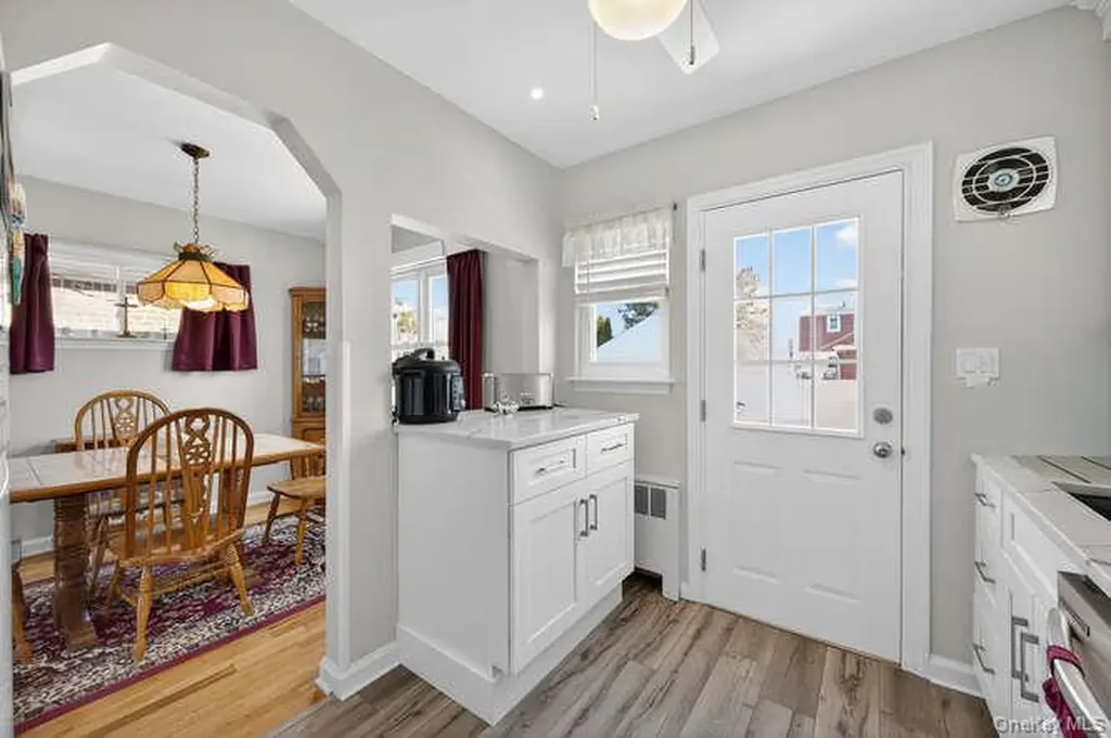 344 White Road Mineola NY 11501