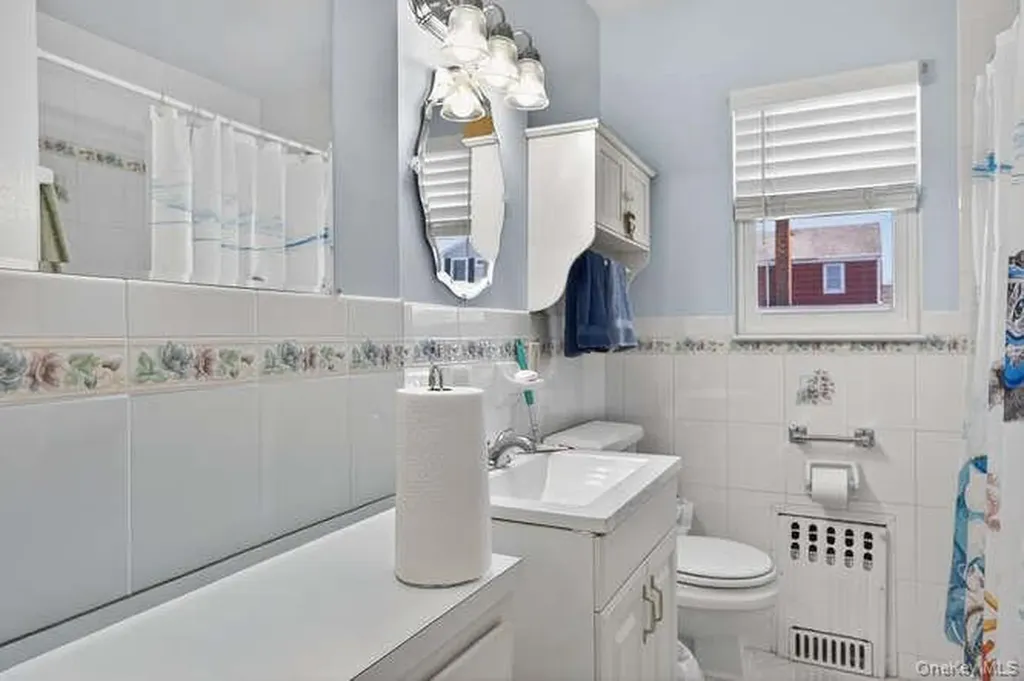 344 White Road Mineola NY 11501