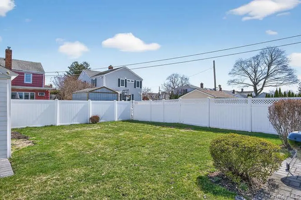 344 White Road Mineola NY 11501
