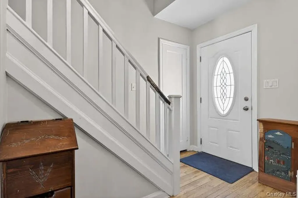 344 White Road Mineola NY 11501