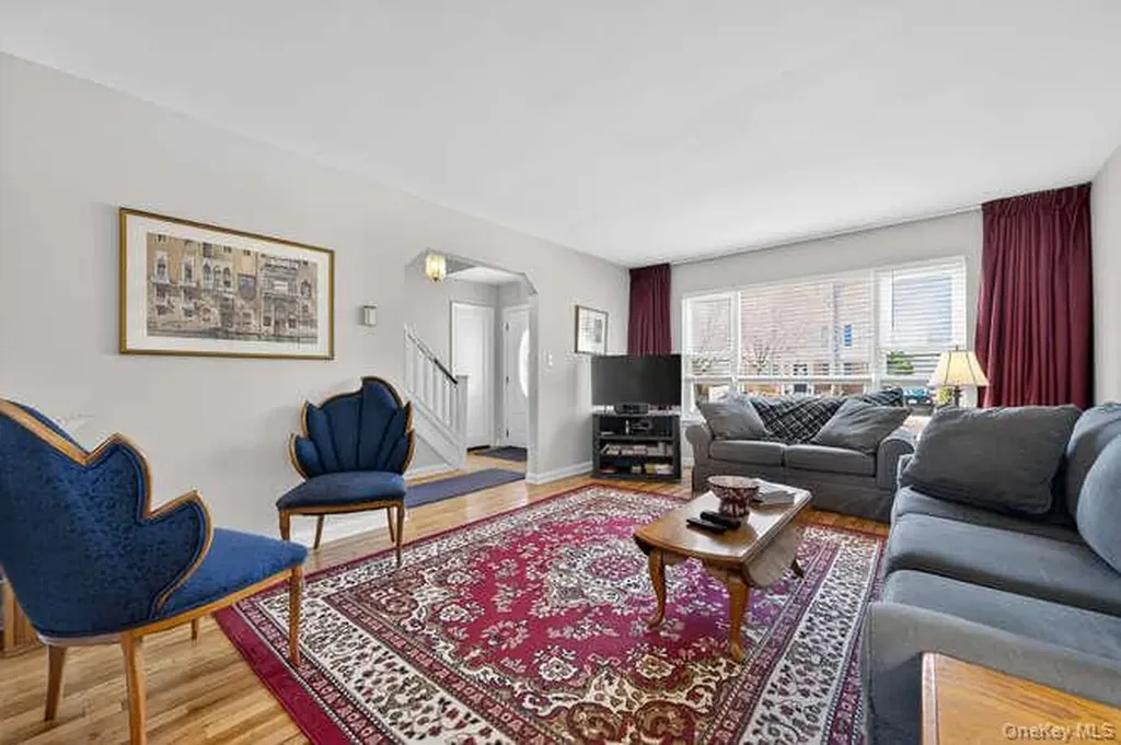 344 White Road Mineola NY 11501