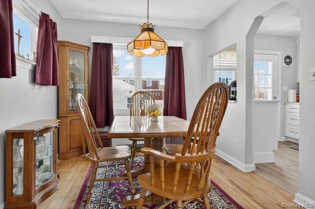 344 White Road Mineola NY 11501