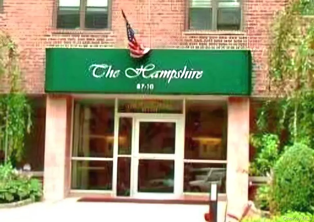 87-10 204 Hollis NY 11427