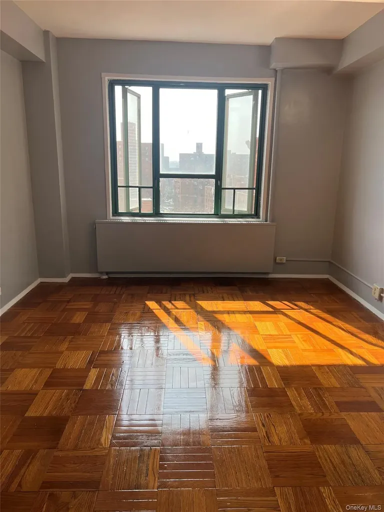 1604 Metropolitan Avenue Bronx NY 10462