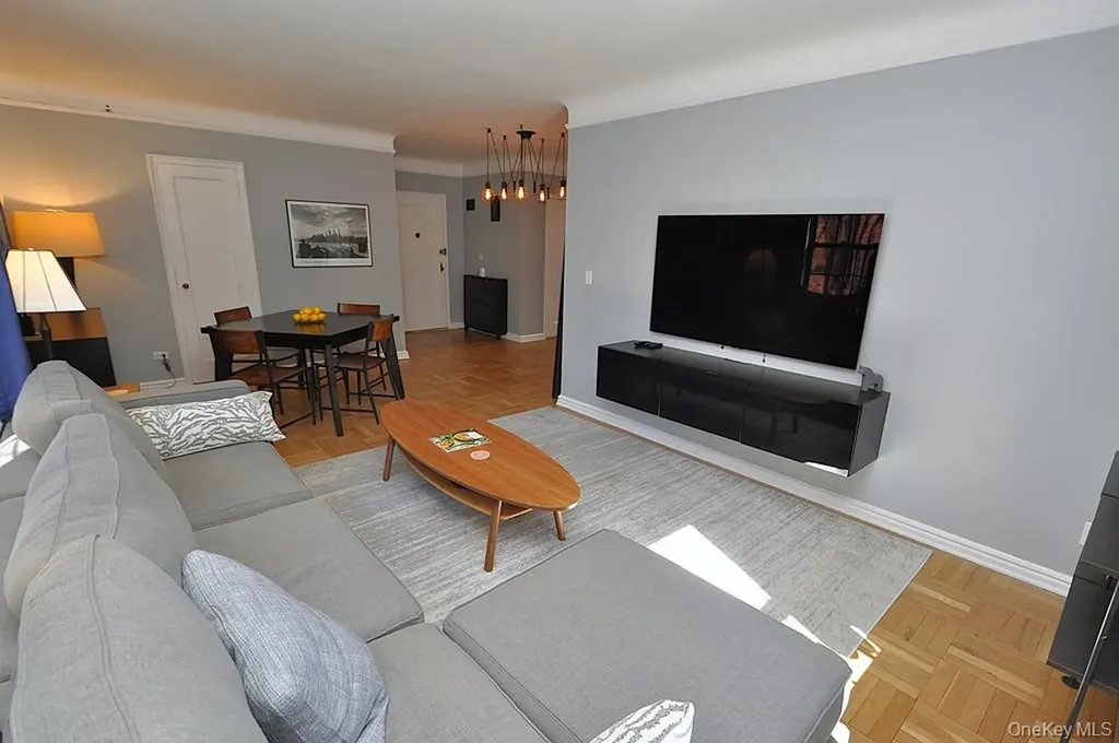 196 Garth Road Scarsdale NY 10583