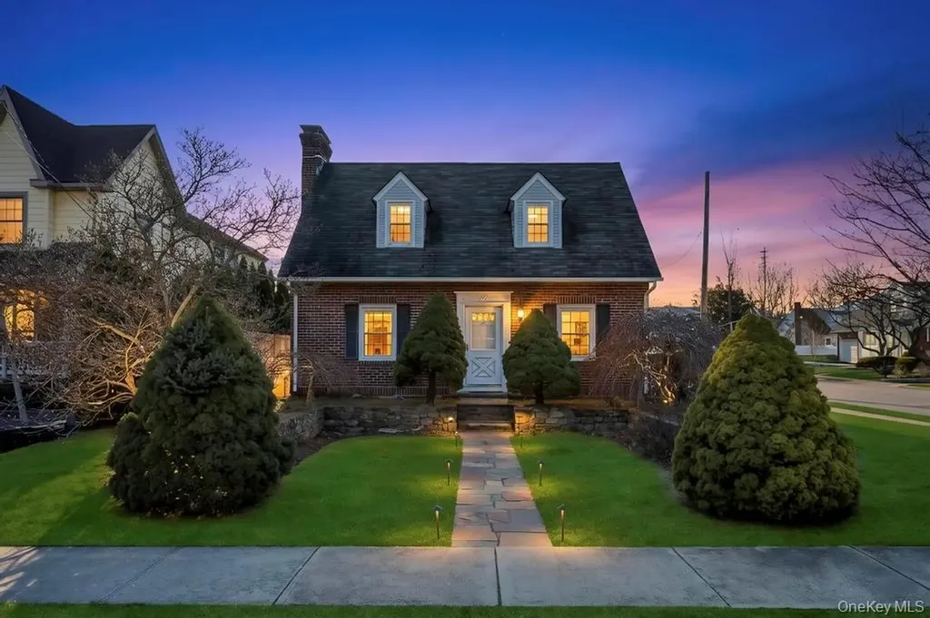 345 Plainfield Street Westbury NY 11590