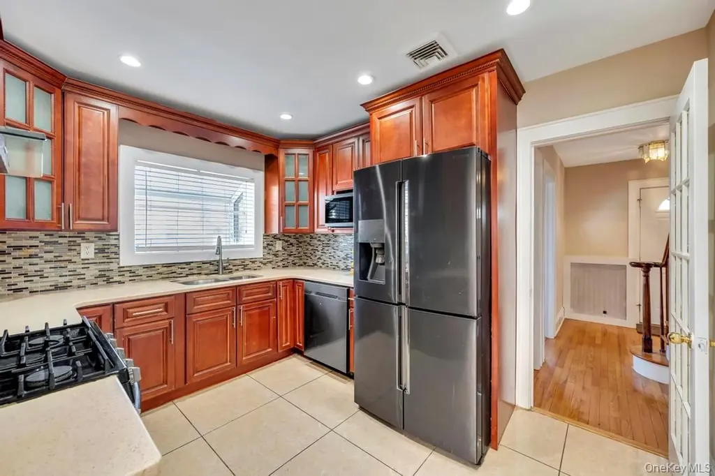 345 Plainfield Street Westbury NY 11590