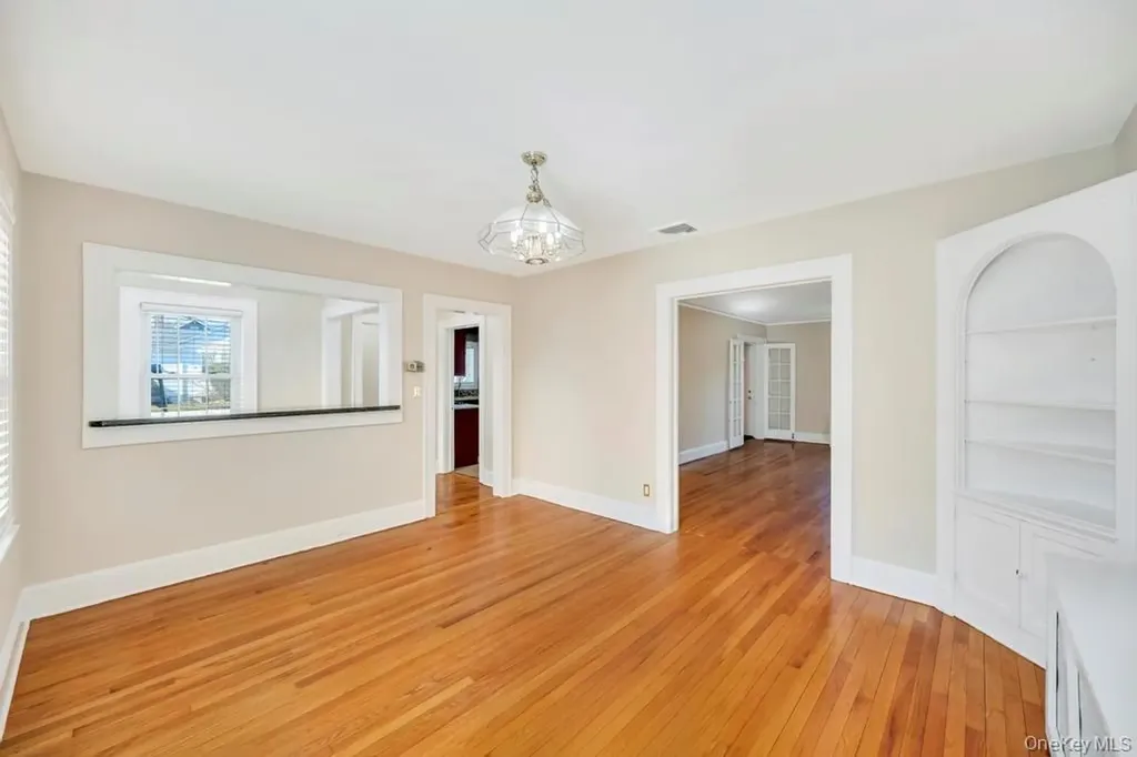 345 Plainfield Street Westbury NY 11590