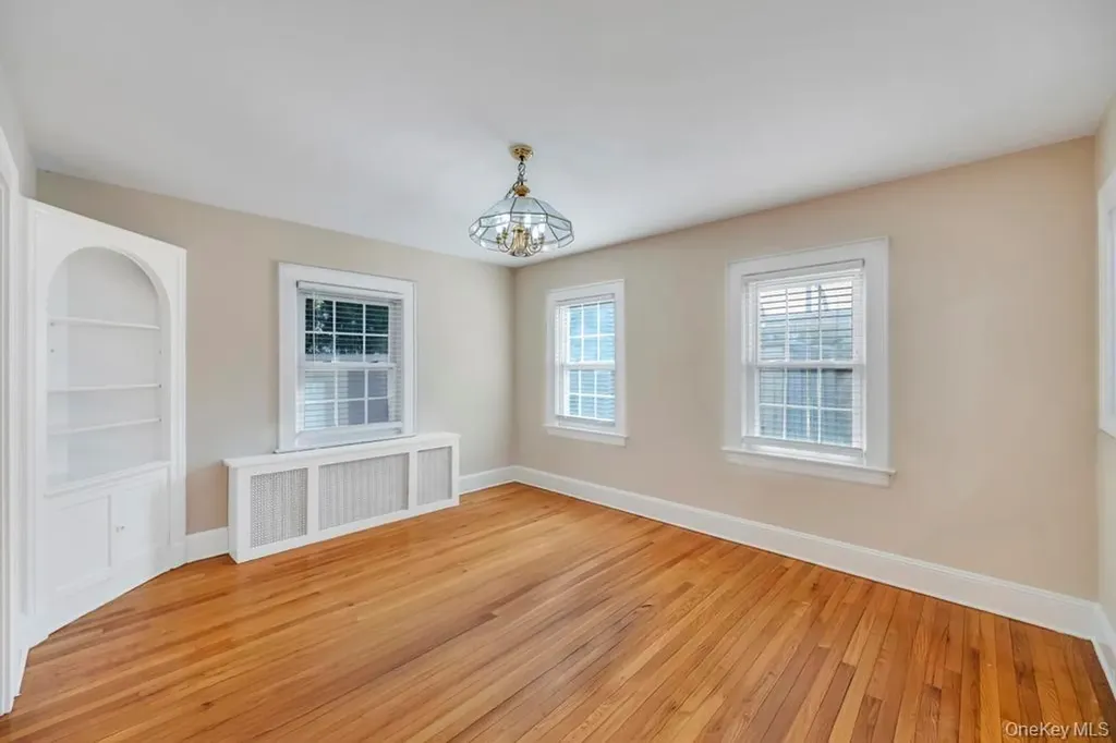 345 Plainfield Street Westbury NY 11590