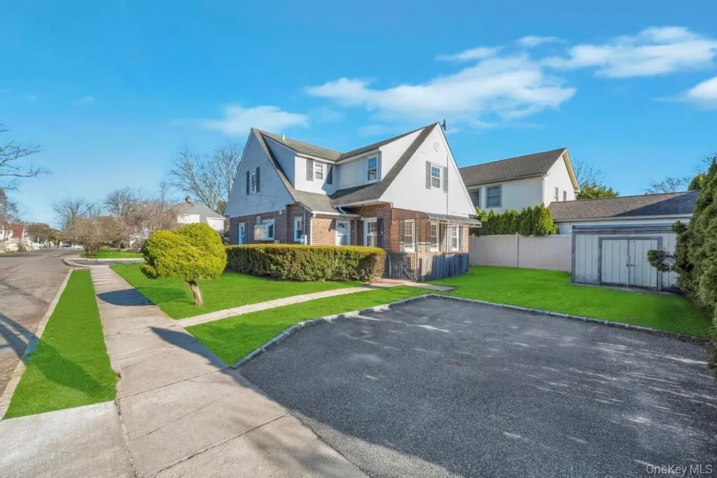 345 Plainfield Street Westbury NY 11590
