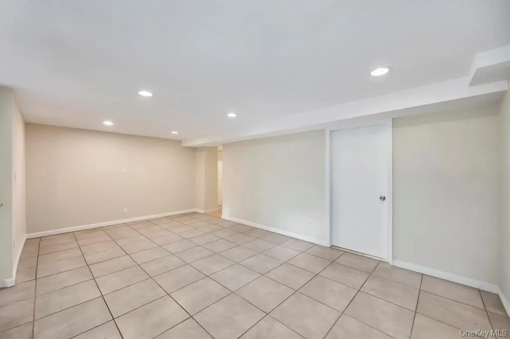 345 Plainfield Street Westbury NY 11590