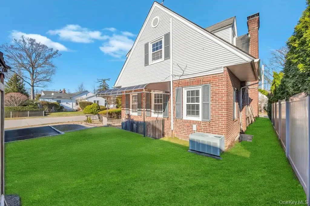 345 Plainfield Street Westbury NY 11590