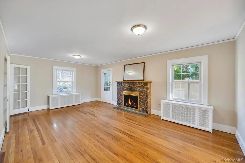 345 Plainfield Street Westbury NY 11590
