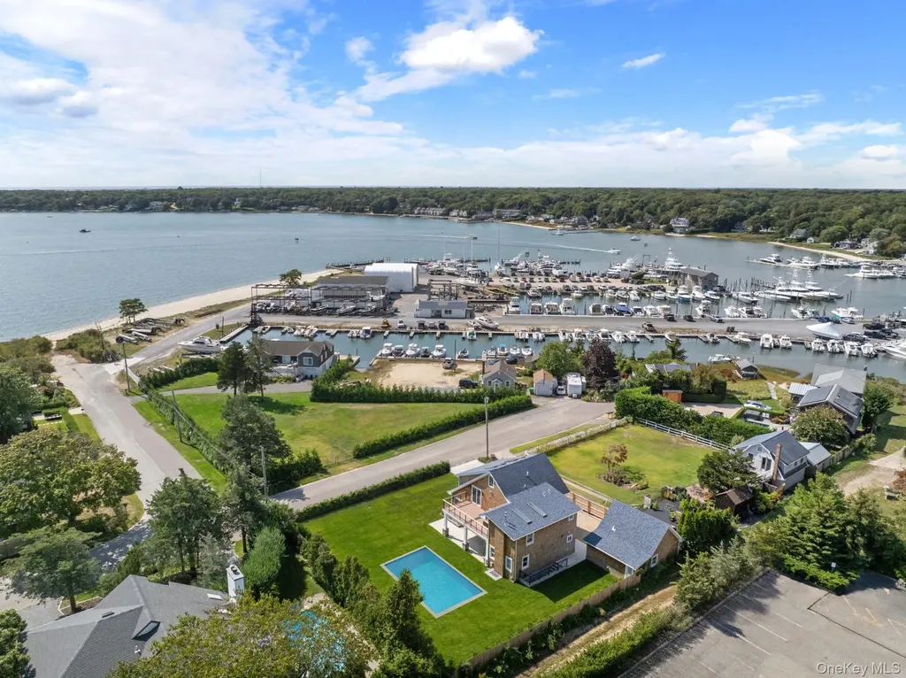 10 Sagamore Road Hampton Bays NY 11946