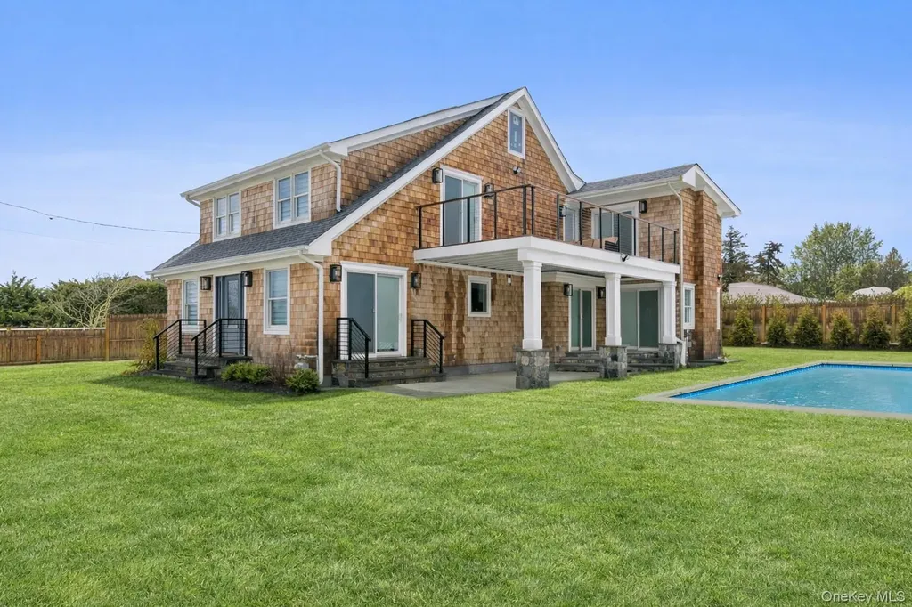 10 Sagamore Road Hampton Bays NY 11946