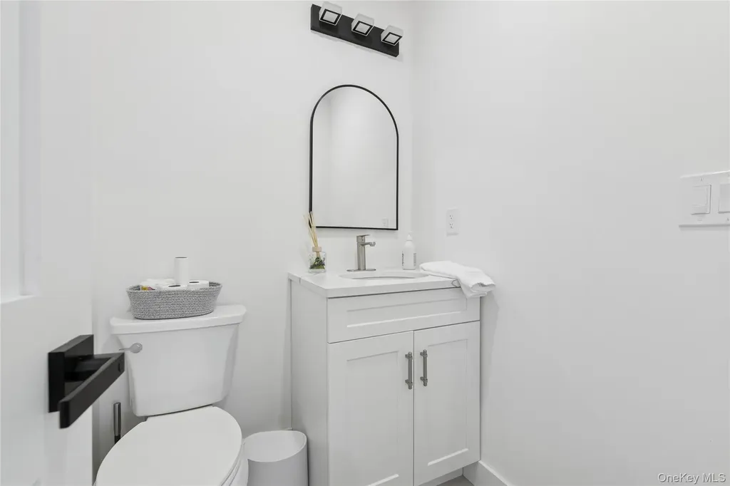 10 Sagamore Road Hampton Bays NY 11946