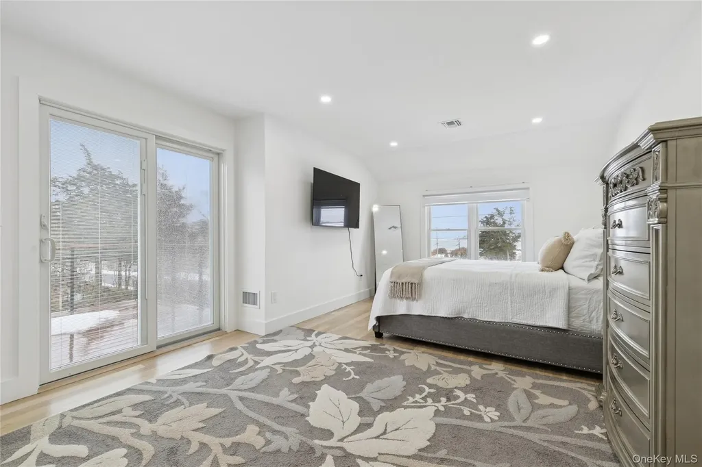 10 Sagamore Road Hampton Bays NY 11946