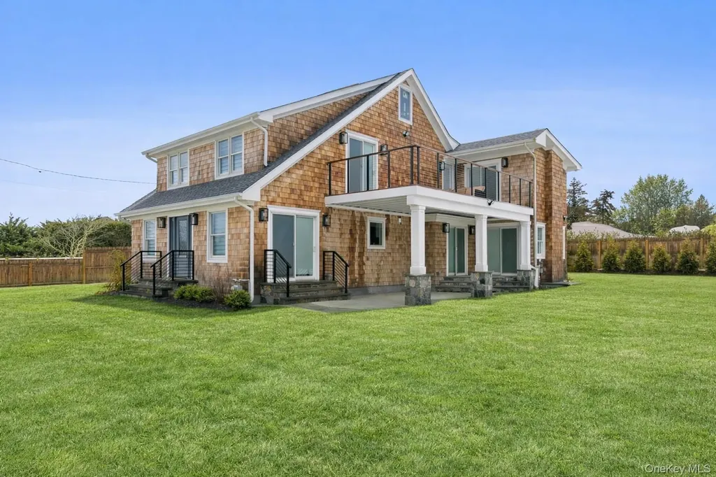 10 Sagamore Road Hampton Bays NY 11946