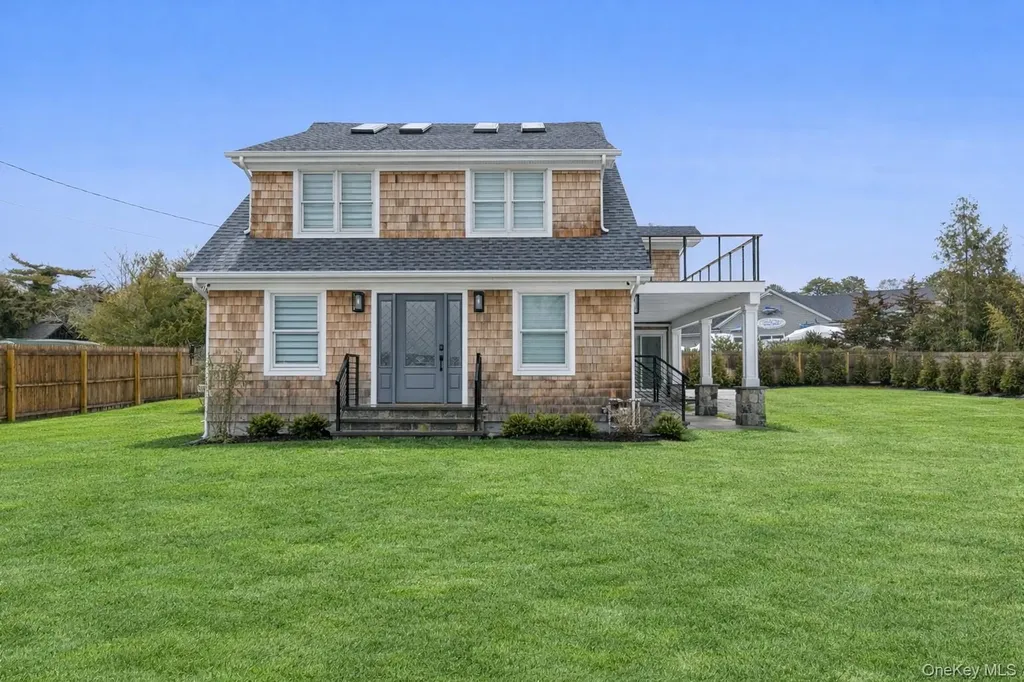 10 Sagamore Road Hampton Bays NY 11946